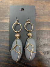 Load image into Gallery viewer, Stone Earring