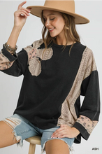 Load image into Gallery viewer, Detail Print Top