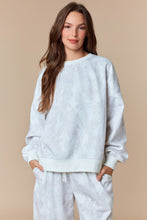 Load image into Gallery viewer, Leaf Print Fleece Sweatshirt