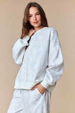 Load image into Gallery viewer, Leaf Print Fleece Sweatshirt