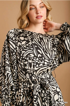 Load image into Gallery viewer, Black and White Dress