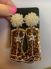 Load image into Gallery viewer, Cowboy Boots &amp; Pearl Stud Earring