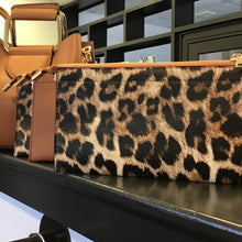 Load image into Gallery viewer, Leather Clutch