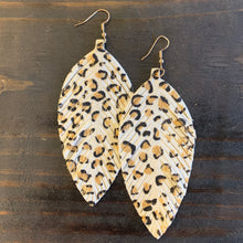 Load image into Gallery viewer, Leather Feather Earring