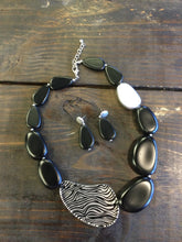 Load image into Gallery viewer, Black And Zebra Disc Set