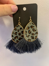Load image into Gallery viewer, Animal Print Teardrop &amp; Fan Earring