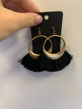 Load image into Gallery viewer, Fan Tassel Circle Earrings